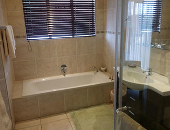 Villa Botanica Guest House Midrand Bagian luar foto